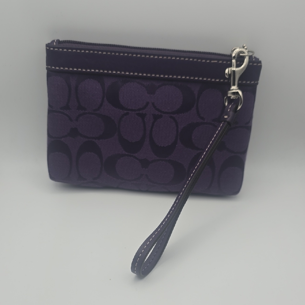 Coach Purple Signiture Monogram W/ Silver Hardware Wristlet W/ Hang Tag (NWOT)💜 - Picture 9 of 9
